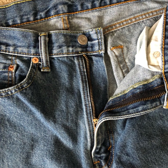 Men's LEVI Blue Jeans - Picture 3 of 5